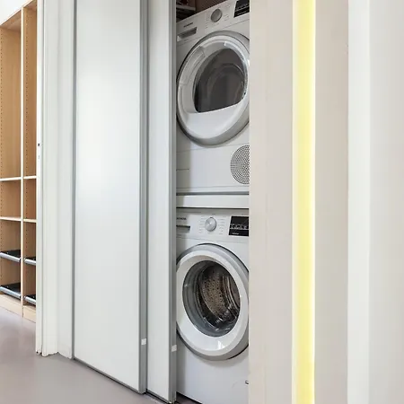 Stylish Industrial Flat דירה