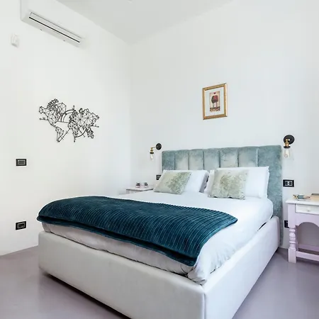 Stylish Industrial Flat דירה